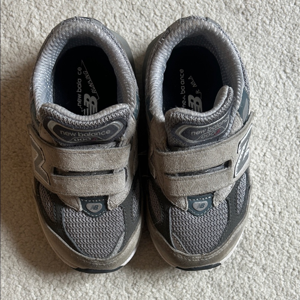 New Balance Kids' Sneakers in Gray and Silver size 8XW
